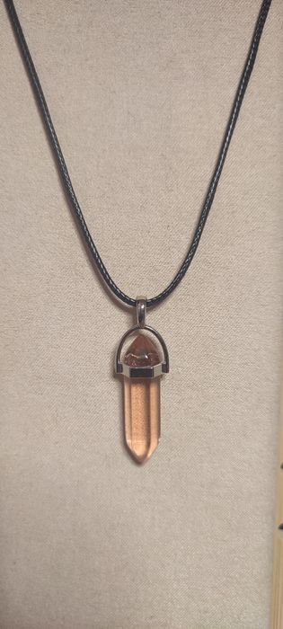 Zawieszka wisiorek na rzemyku dla kobiet 
Dostępne inne kolory