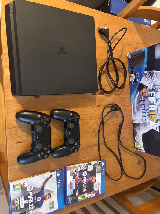 Ps4 slim 1TB+2 pady