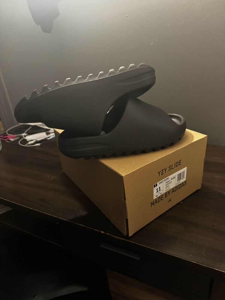 Yeezy Slides Pretos