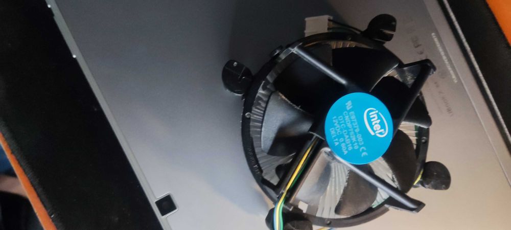 Processadores i3-6100 / G4900 / T5500 / T2250 / M380 / PIII 1Ghz