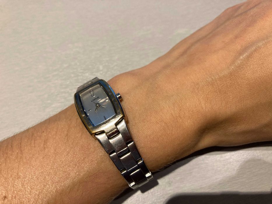 Damski zegarek Lorus, na bransolecie