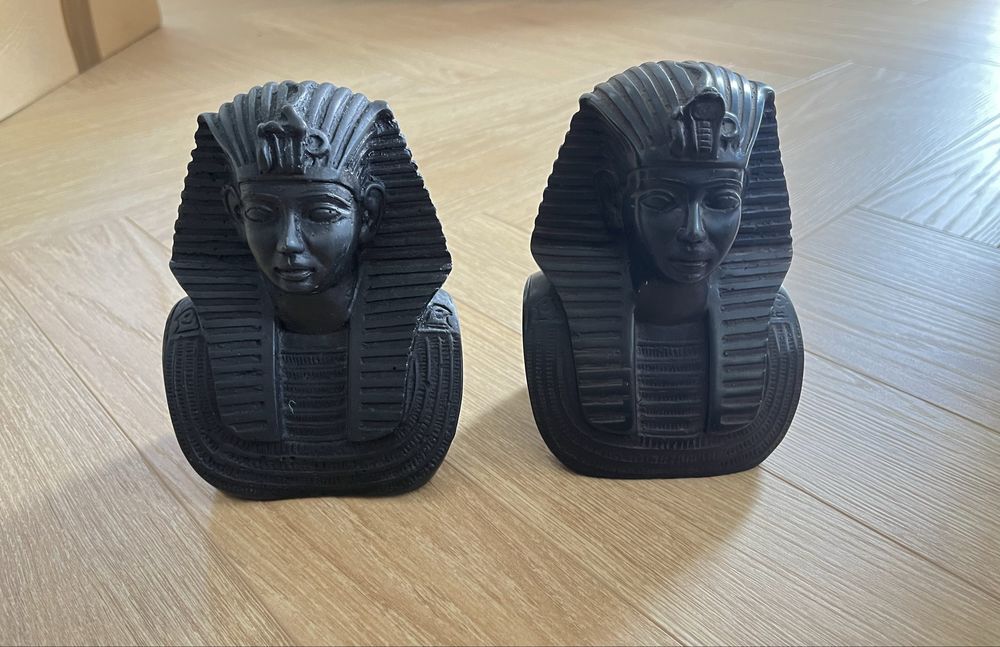 2 popiersia faraonów figurka