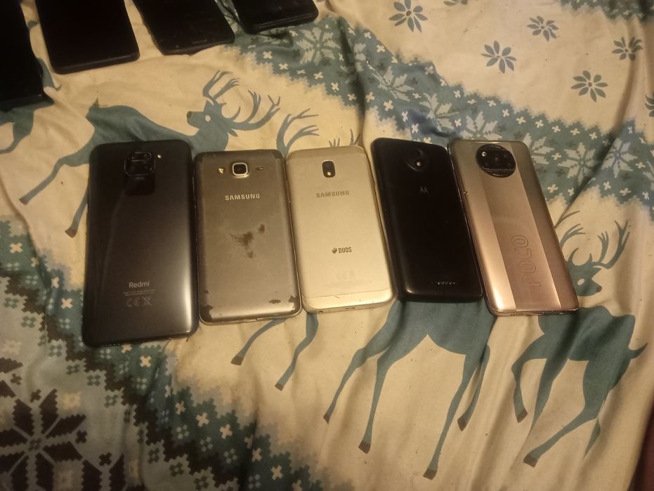 Sprzedam 30 telefonów plus baterie ładowarki etui sluchawki