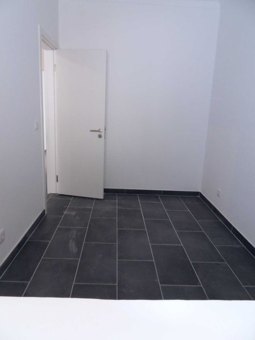 Baixa na Banheira ,T2 em frente da estação dos comboios