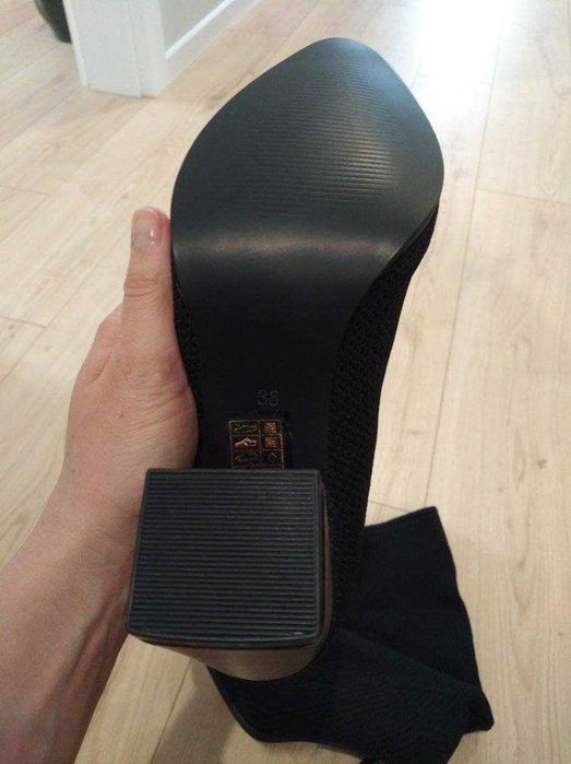 Czarne kozaki z materiałową cholewką rozmiar 38