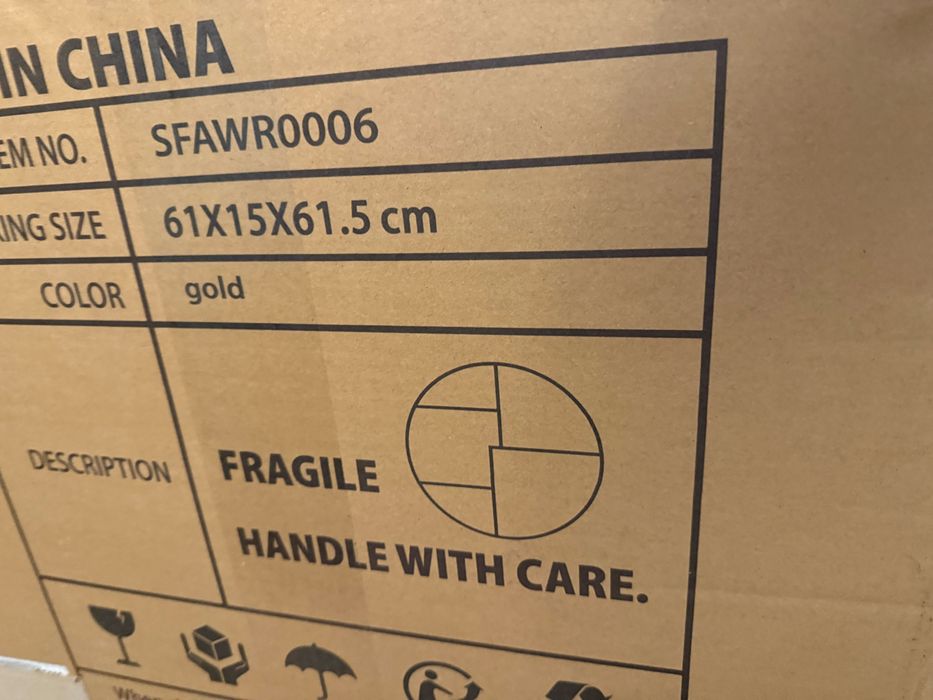 Zlota polka scienna yumyolk