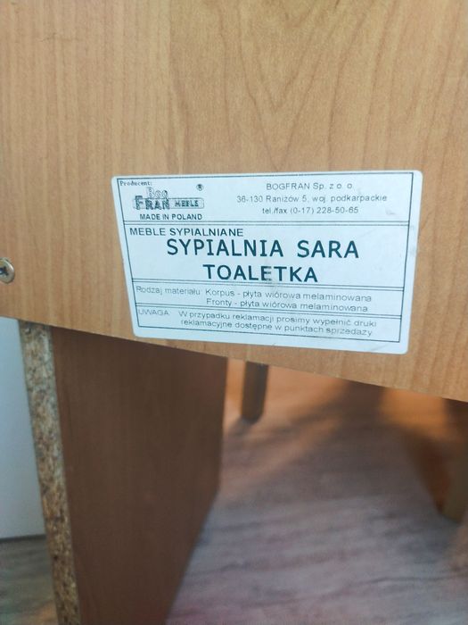 Toaletka z lustrem
