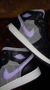 The Air Jordan 1 Mid SE Houndstooth (GS)