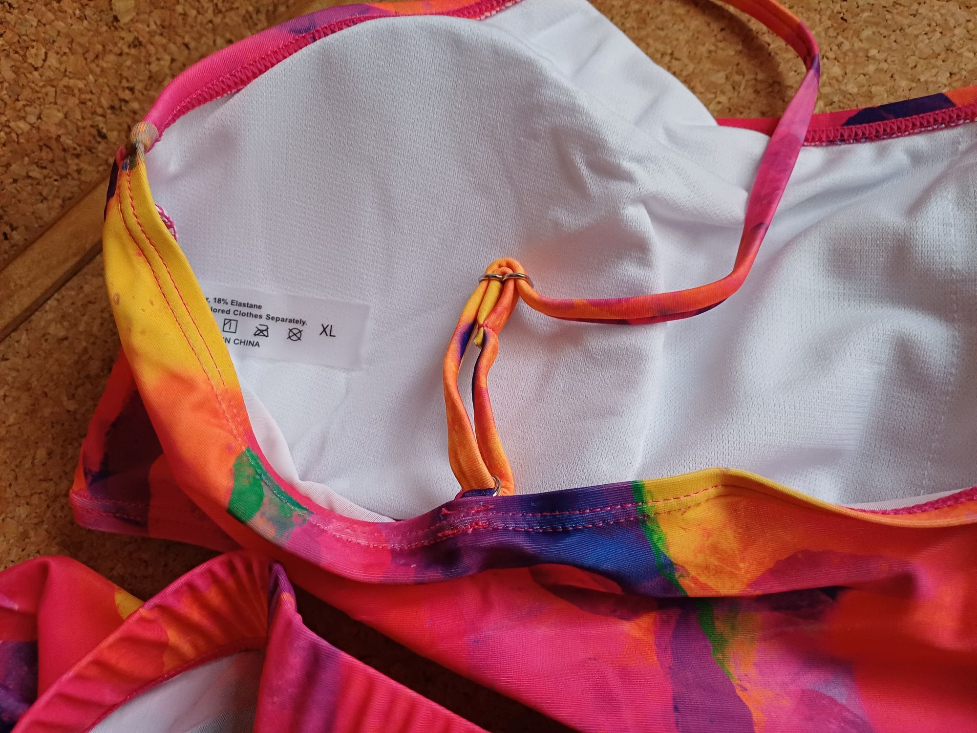 Biquini/ fato de banho/tankini tamanho XL.
Novo.