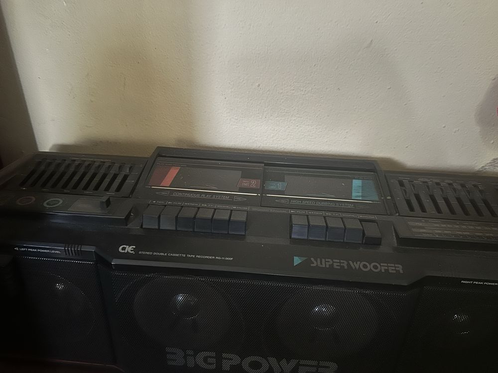 Radio preto antigo de cassetes
