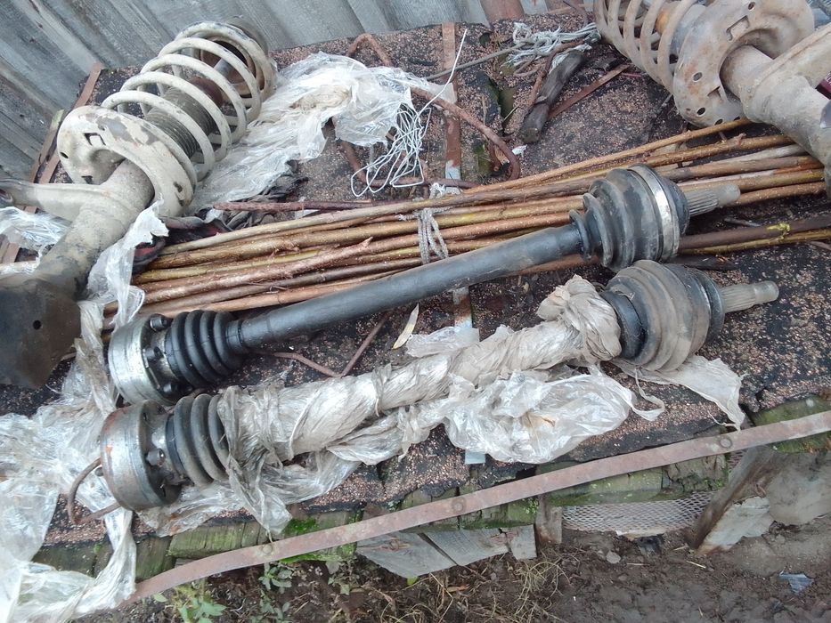 Продам стойки перед в соборі б/у Ауди 80б3