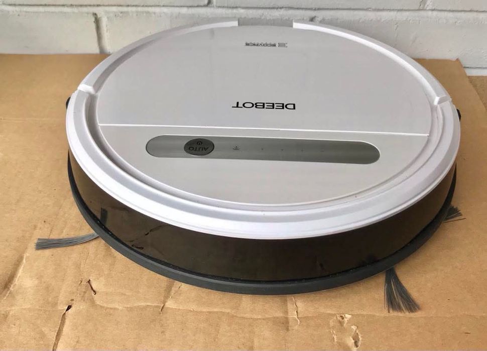 Робот пилосос Deebot  ozmo 610 Ecovacs