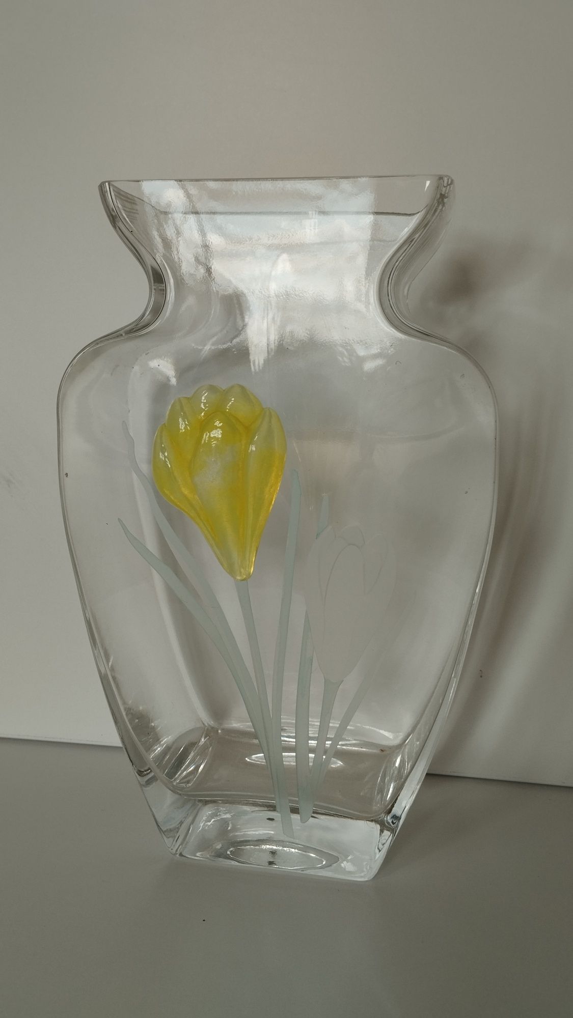 Piękny szklany zdobiony wazon z czasów PRL-u