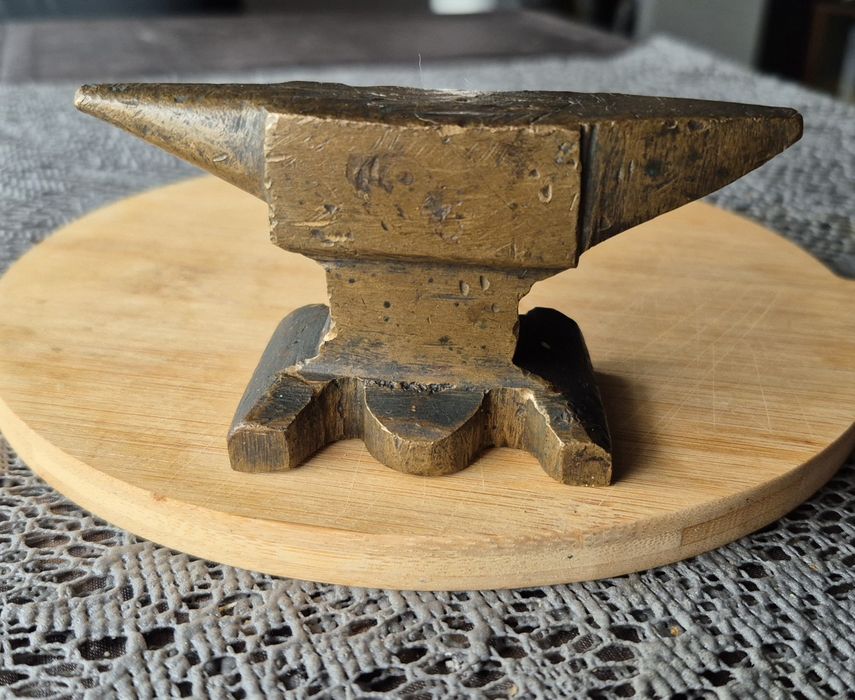 Rezerwacja P.Jan Loftowe- miniaturowe, ciężkie, mosiężne kowadełko jub