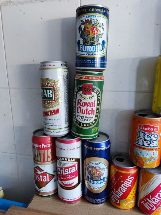 Latas de bebida antigas para colecionadores