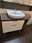 Szafka łazienkowa 134 cm z umywalką Roca i baterią Hansgrohe