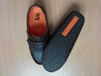 Sapatos de menino novos