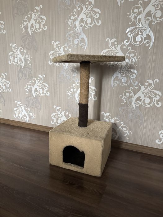 Хатинка для котика та дряпка (когтеточка)