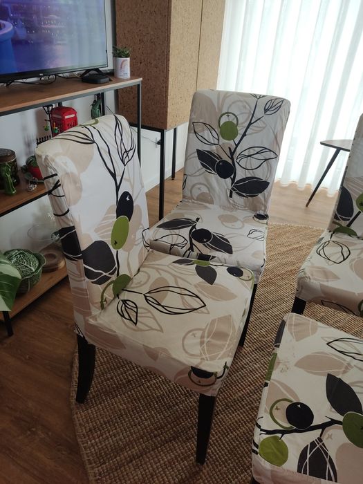 Cadeiras IKEA com mesa de jantar extensível