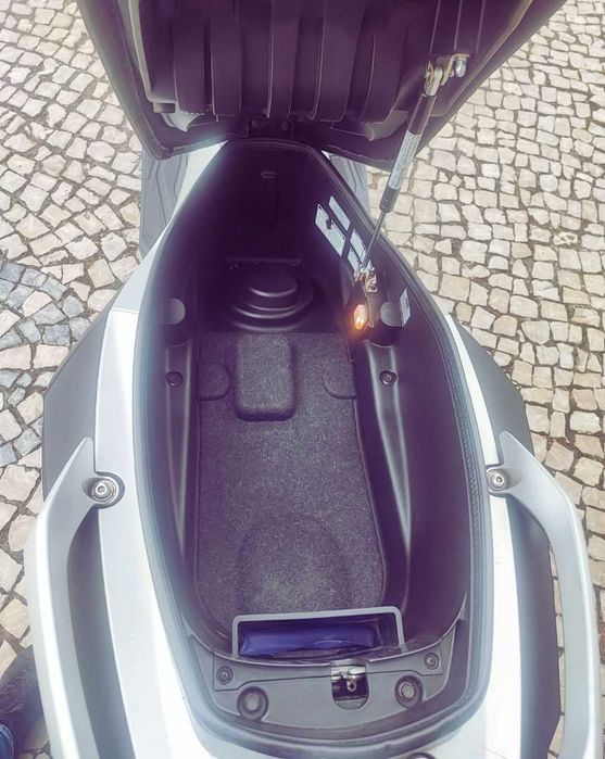 Cruisym 300 , revisão feita, pneus novos, top case