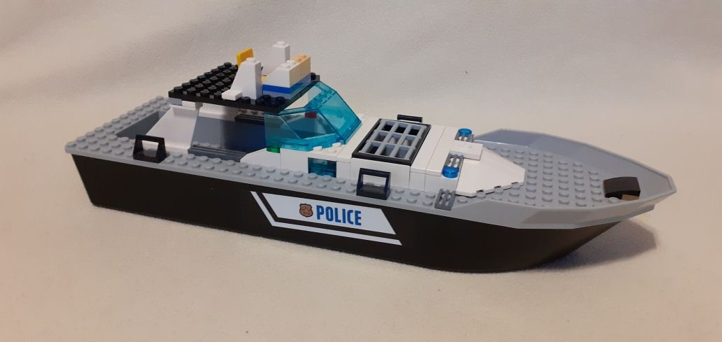Lego City 60129 - Policyjna łódz
