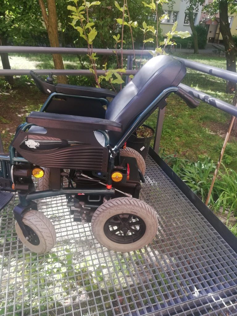 Wózek inwalidzki elektryczny Vermeiren typu Quad