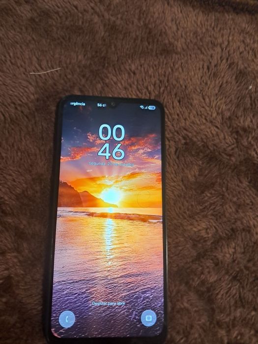 Vendo este telemovel como novo tem 6 mês com capa de silicone.