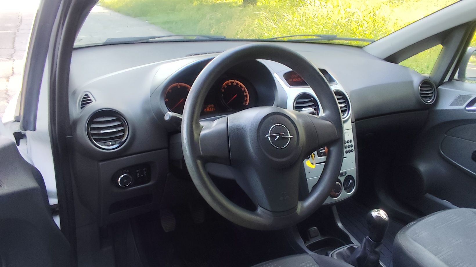 Opel corsa 1.3 CDTI 2014 Bom estado geral kms REAIS ar condicionado