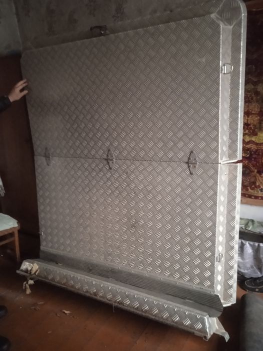 Продам кунг крышка багажника л.200 в хорошем состоянии цена 13000