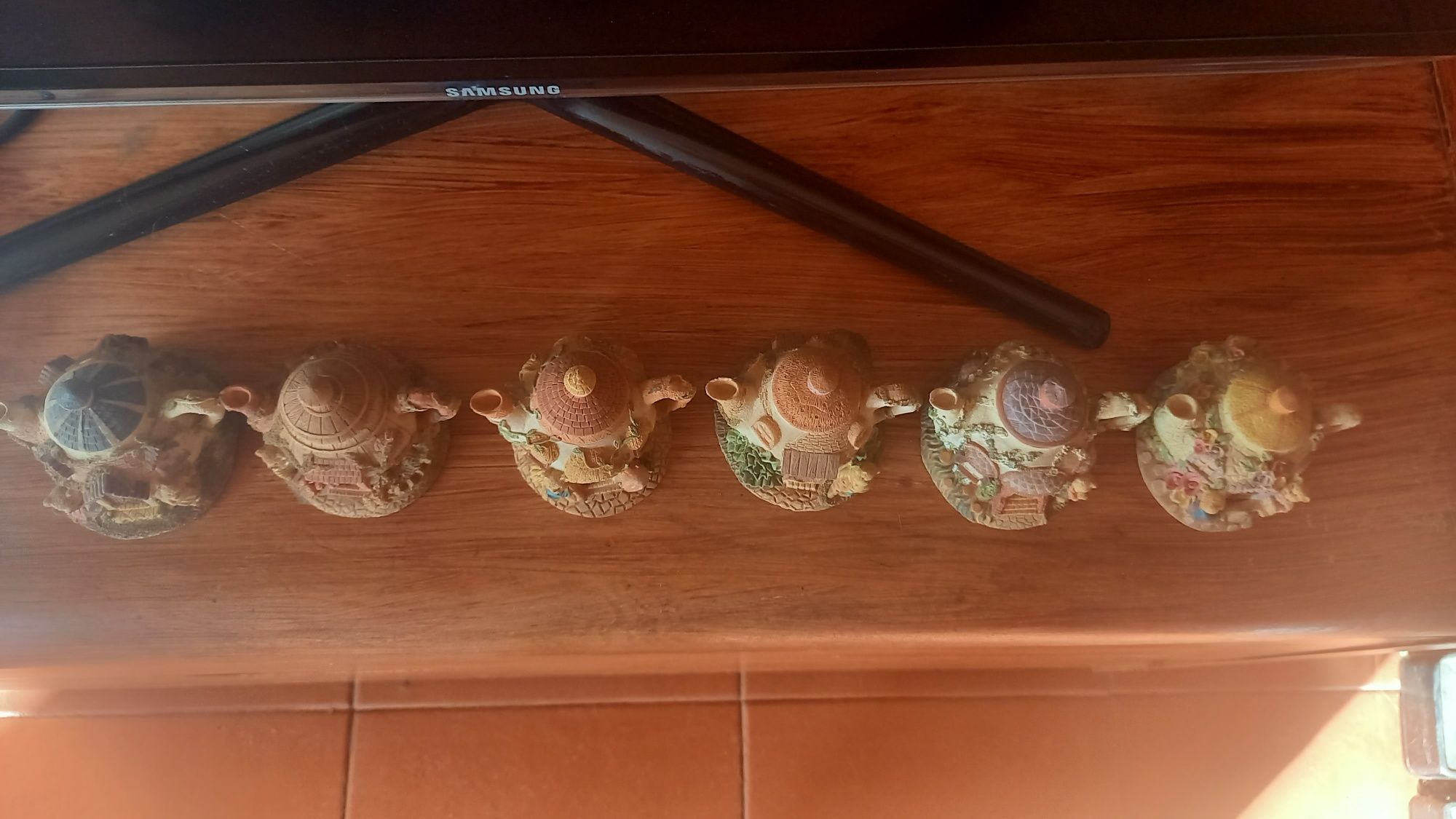 6 bules casinhas