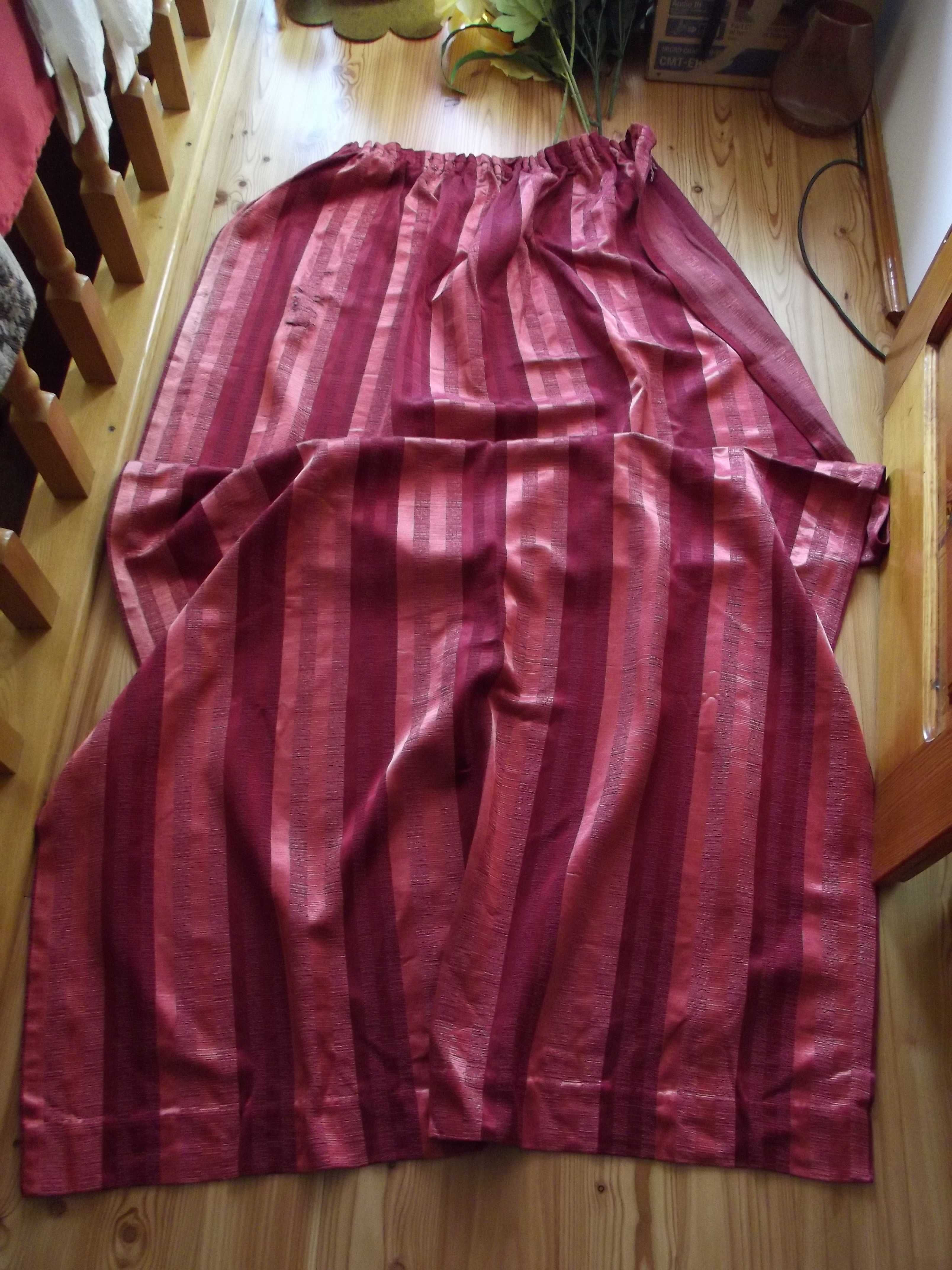 Zasłony bordo uszkodzone 2x113/208 c