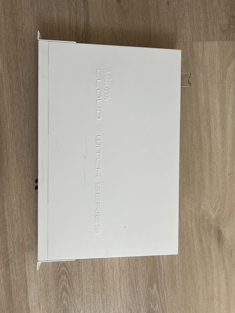 Switch MikroTik CRS328-24P+RM
