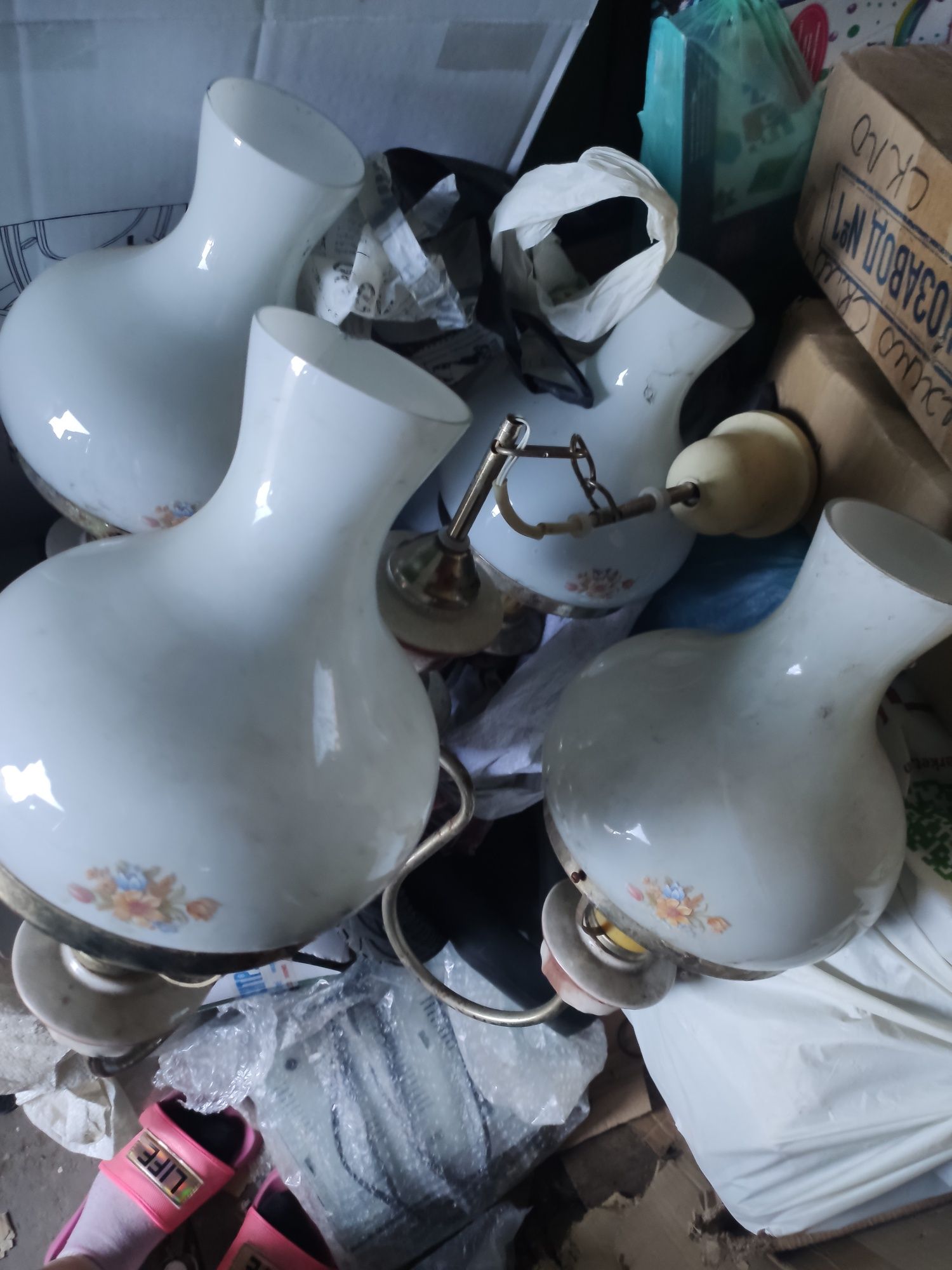 Віддам величезну робочу люстру