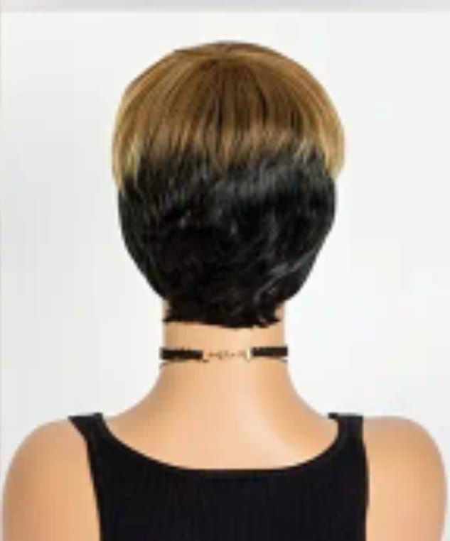 Krótka peruka blond brąz