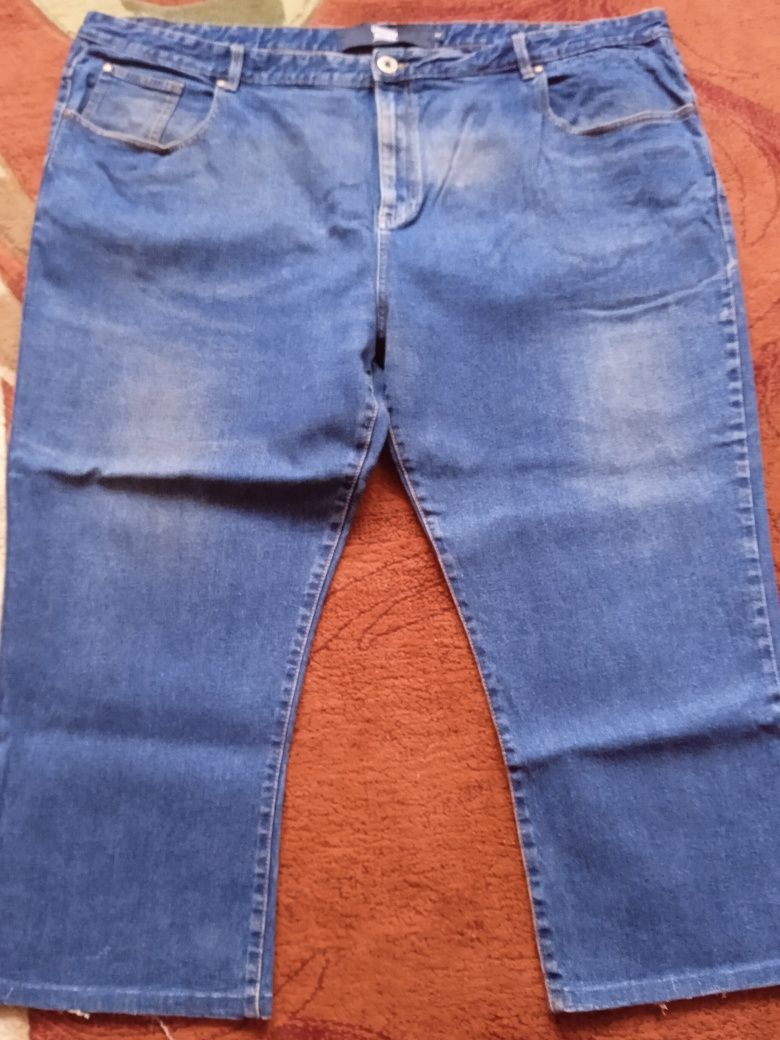 Продам мужские джинсы большого размера.