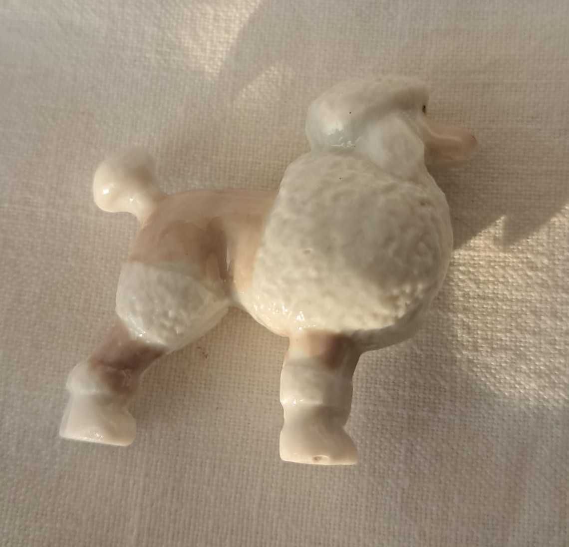 Figurinha de Poodle em Porcelana Irlandesa