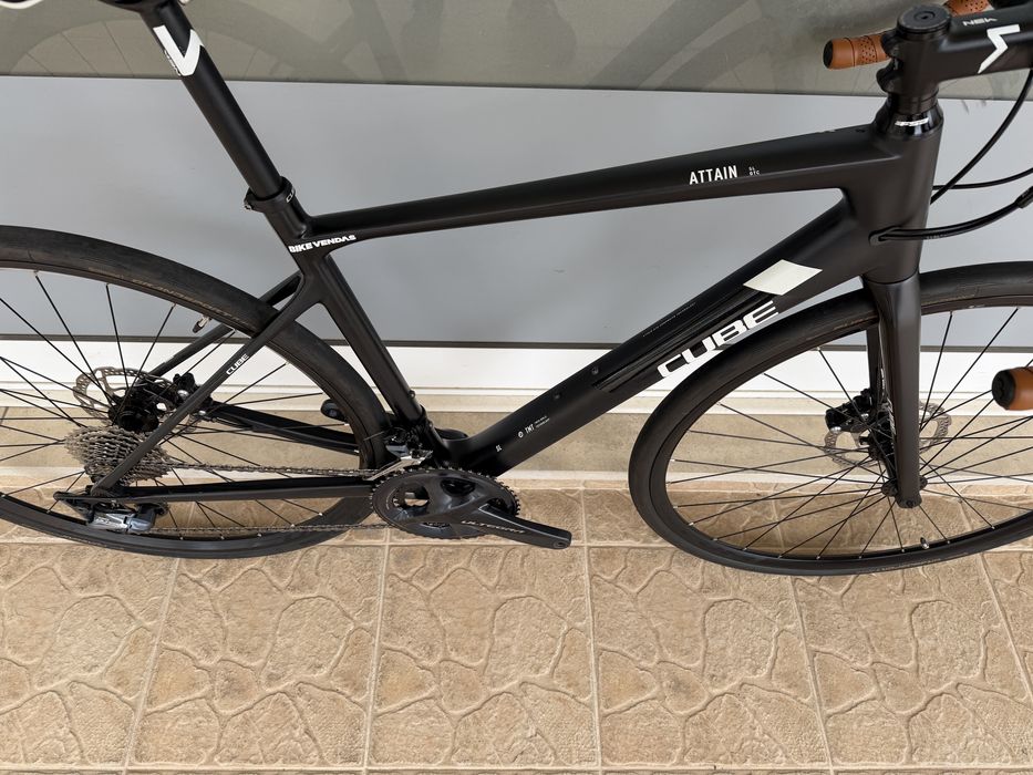 Bicicleta de estrada em carbono - disco