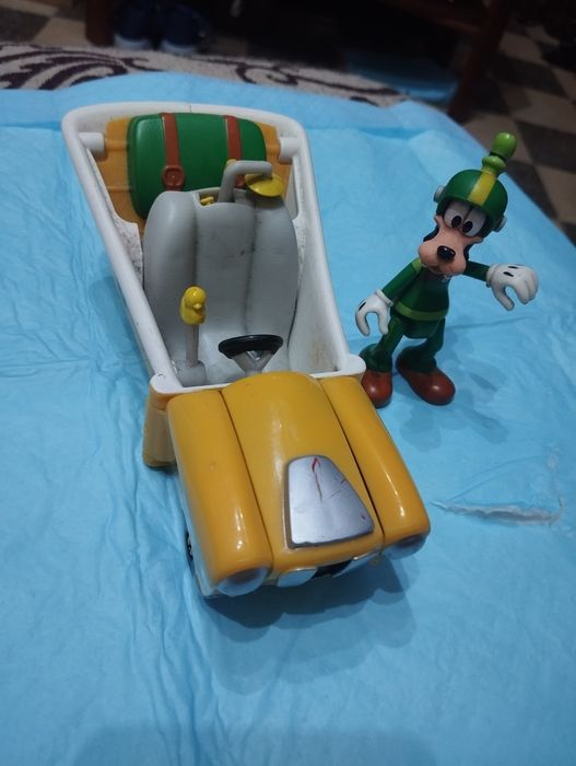 Carro transformável Disney e Pateta