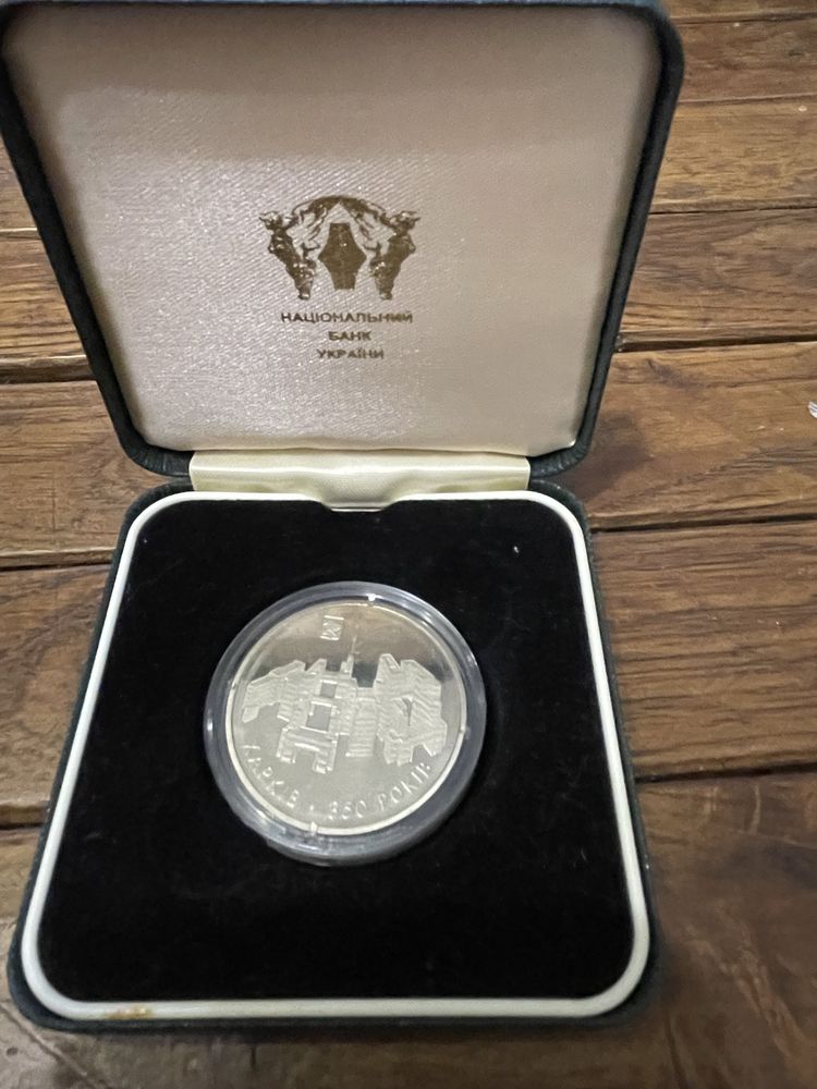 Серебрянная монета  5 гривен