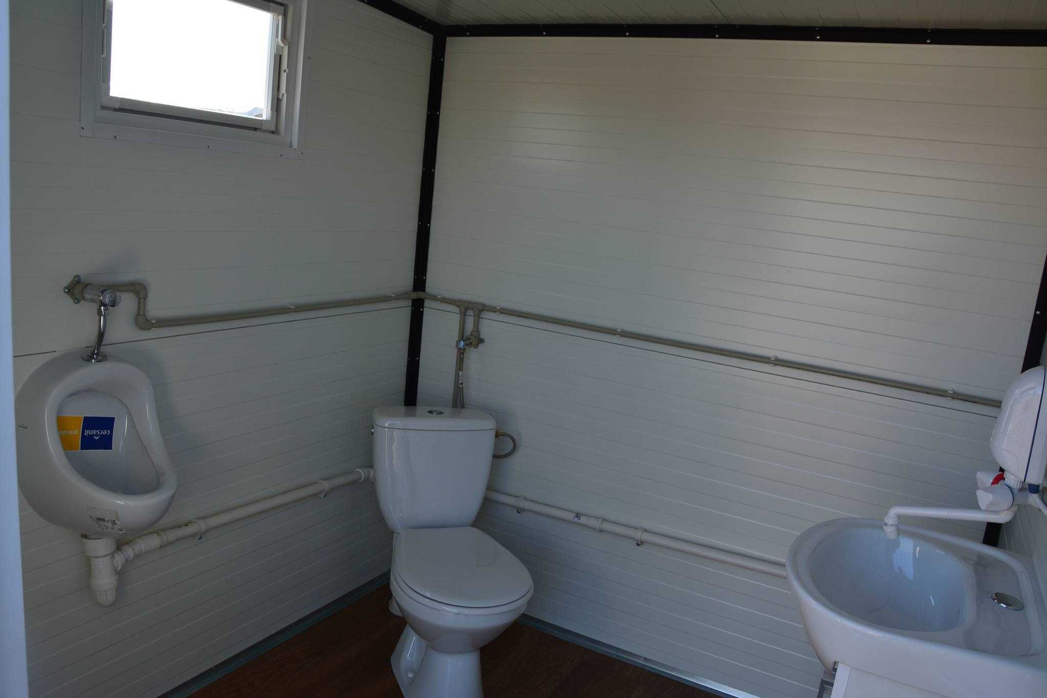 KONTENER SANITARNY 2×2 m, wys. 2,4 m – komplet toaleta WC + umywalka
