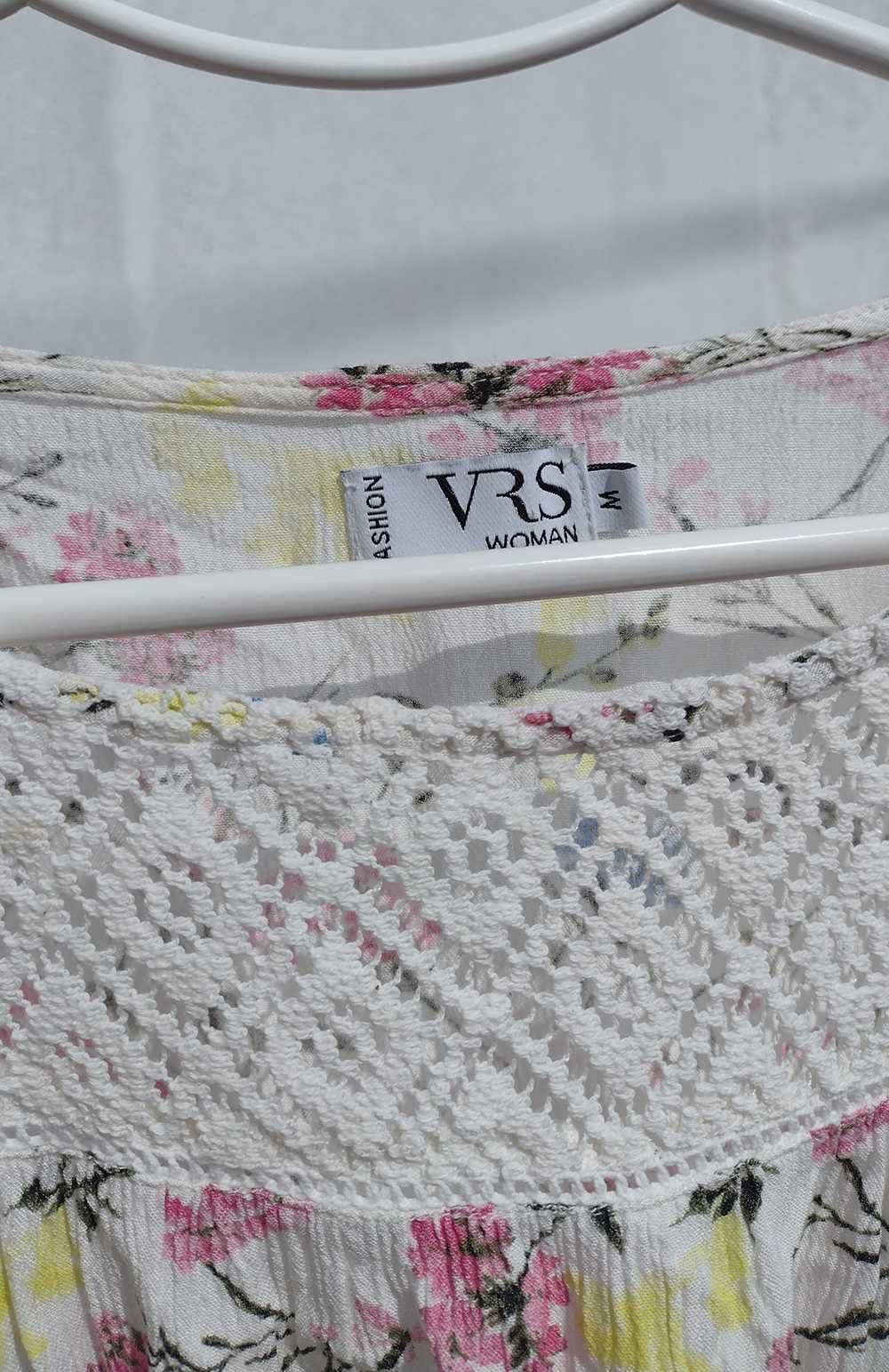 Блузка VRS белая разноцветная цветочный принт розовый с кружевом M