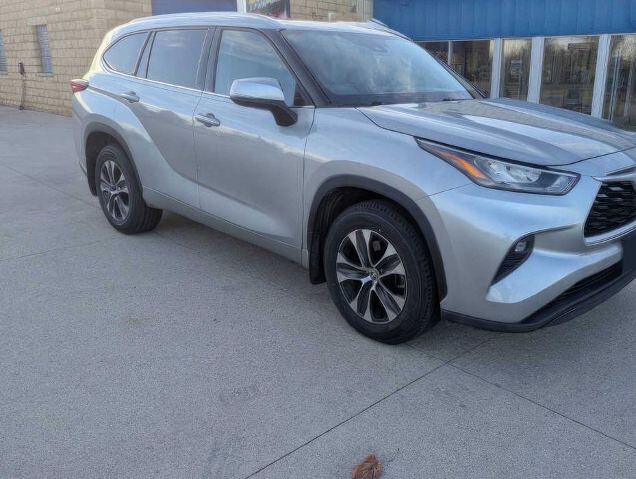 Toyota Highlander XLE      2020