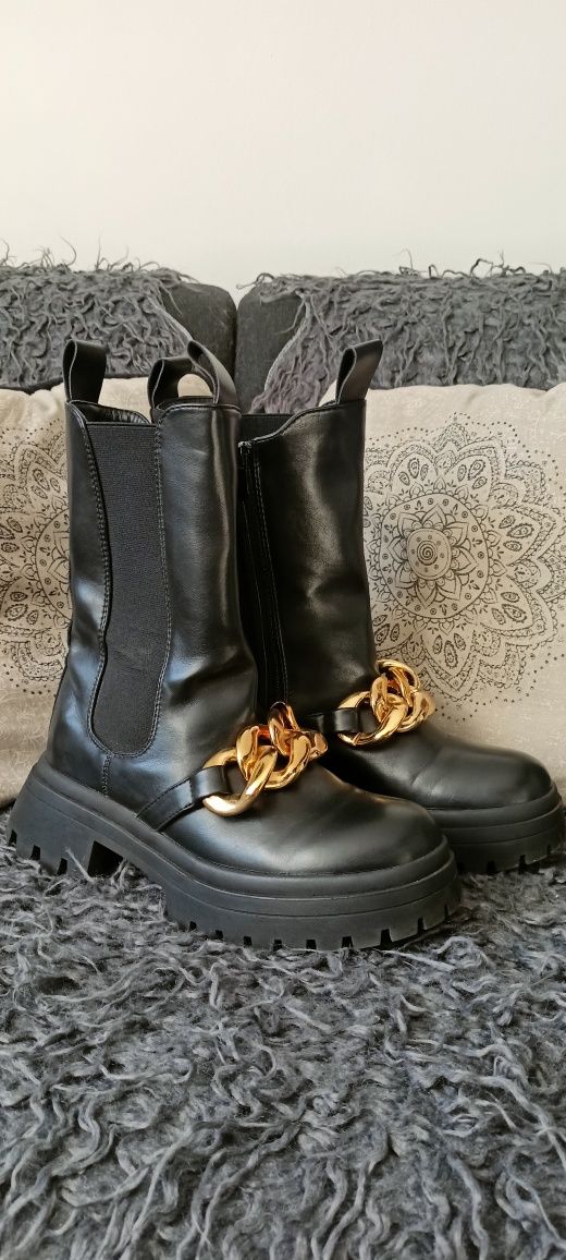 Ciekawe damskie botki / wysokie / klamra - 39 -