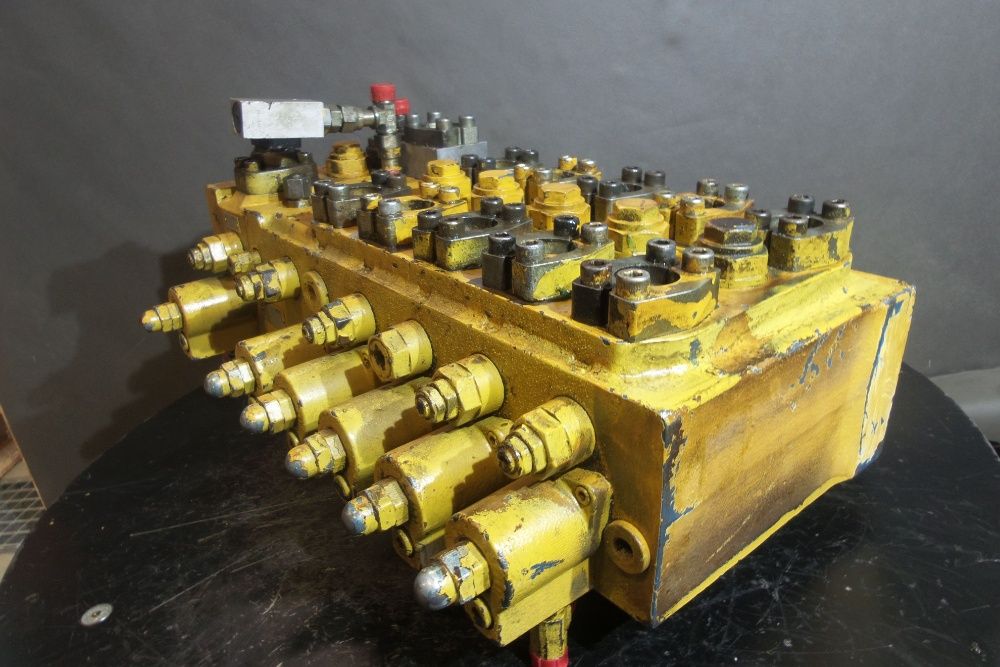 Rozdzielacze zawory hydraulika do koparek Caterpillar