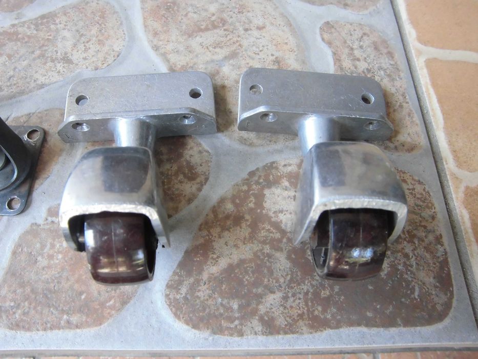 Завис мебельный, старого типа.