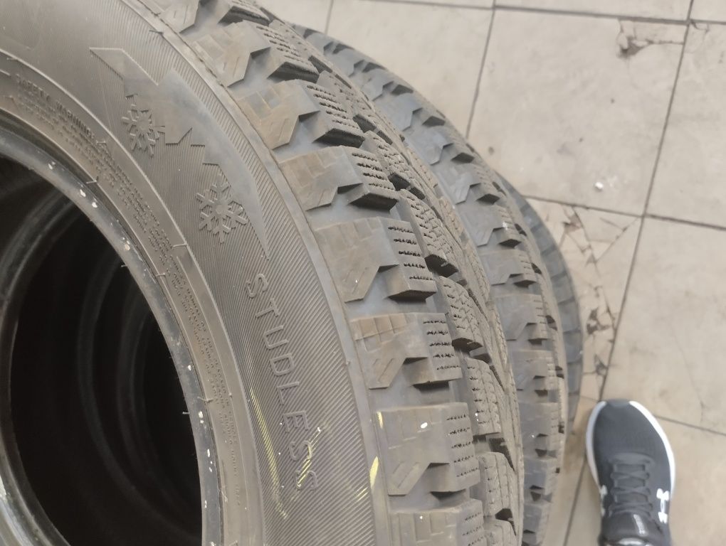 Резина зимова 235/60 r16