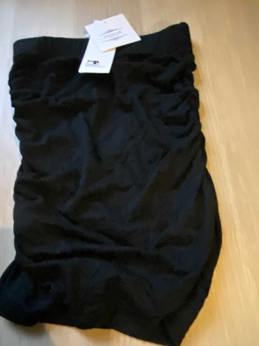 NOWA czarna mini,na gumce i z boku marszczenia też na gumie.Rozm. XS/S