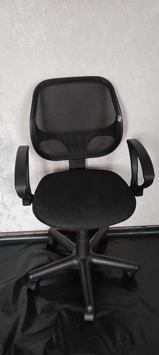 Комп'ютерне , офісне крісло