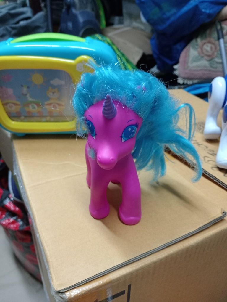 Brinquedos p criança vários.