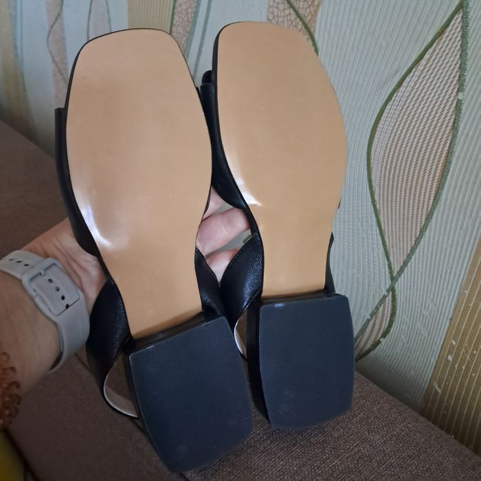 Шкіряні босоніжки 37 розміру